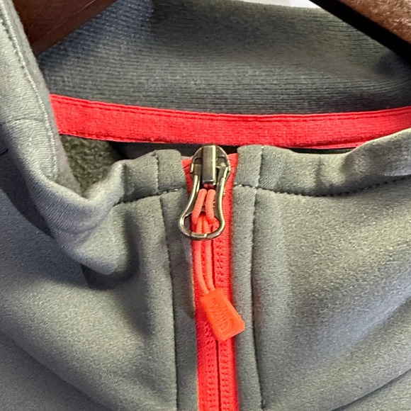 The North Face Women's Full Zip Ski Jacket - Picture 4 of 9